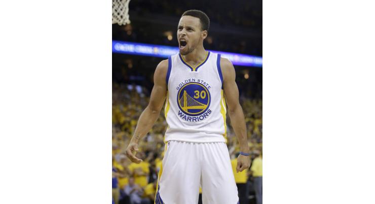 NBA: Curry outguns Davis, Cavs maul Grizzlies 