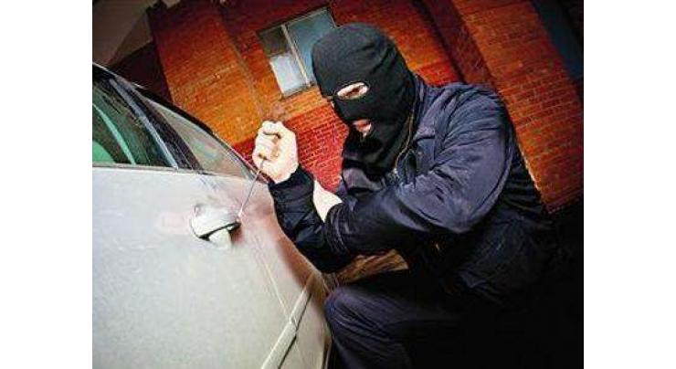 Two car thieves held; one vehicle recovered 