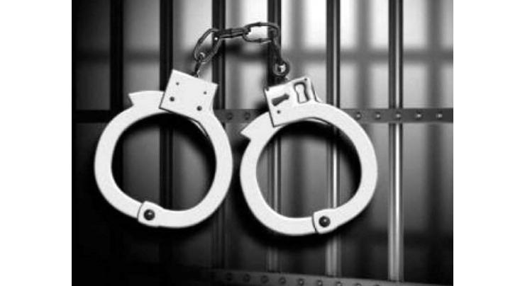 Larkana police arrest number of criminals, seize drugs and weapon 