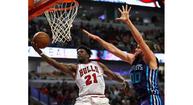 NBA: 'Phenomenal' Butler does it with 52 points for Bulls 