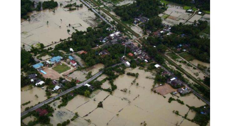Floods hit Malaysia, thousands evacuated 