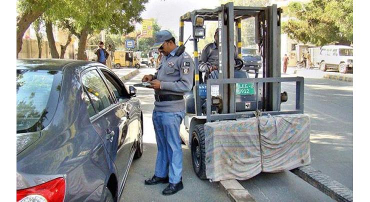 1.5 mn vehicles ticketed for traffic rules violation in Peshawar 