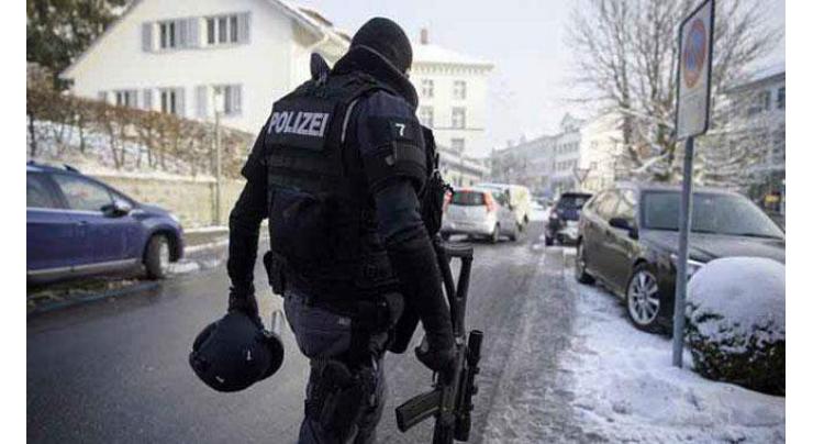 Gunman in Switzerland wounds 2 police, later kills himself 