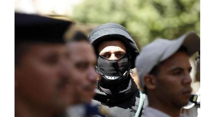 Motorcycle gunmen kill Egypt policeman: security sources 