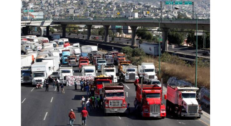 Looting erupts amid protests over Mexico gas price hike 