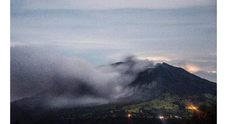 Costa Rica on alert as volcano spits ash 