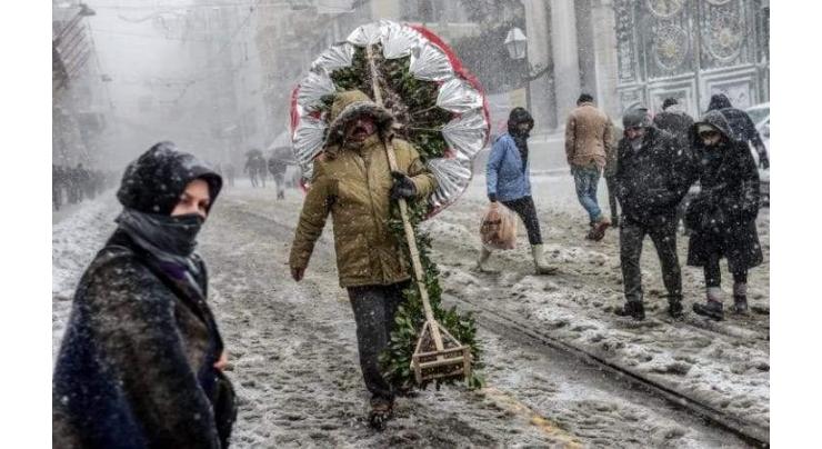 New snowfalls close Bosphorus, cancel Istanbul flights 