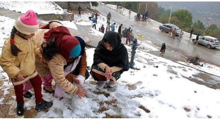 Tourists rush increased after snow in Murree 