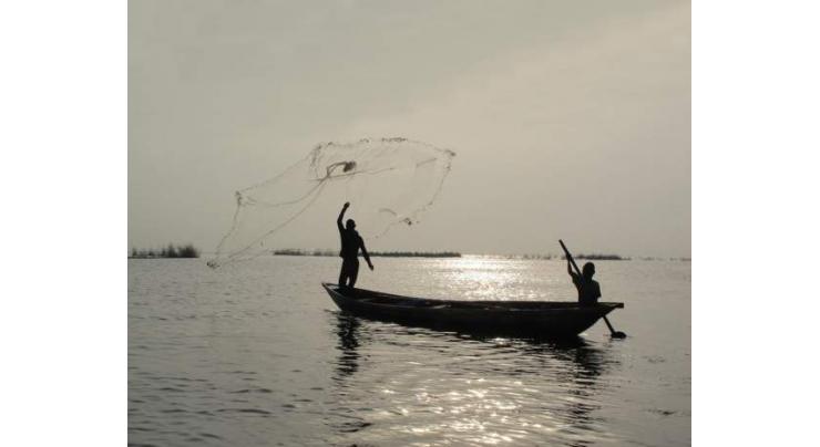 Rally demands issuance of crew cards to Bengali fishermen 