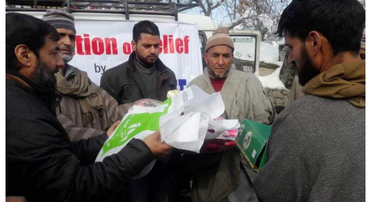 Milli Trust distributes relief among Handwara fire victims 
