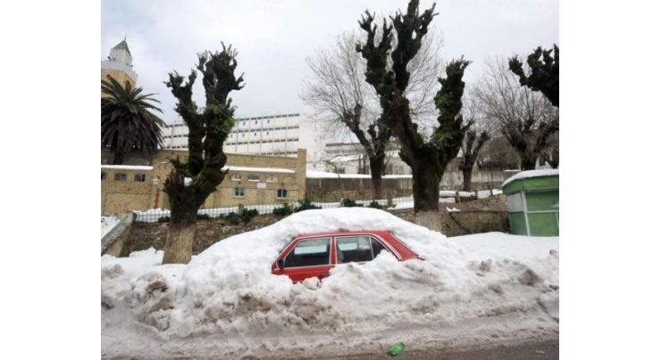 Snow traps 1,000 motorists in Tunisia 