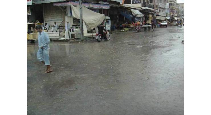 Intermittent rain falls in Multan 