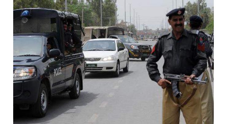 Four constables among eight injured 