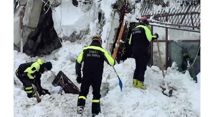 Italy avalanche toll hits 29 as search ends 