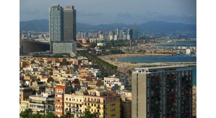 Barcelona bans new hotels in city centre 