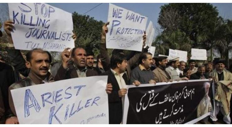 Journalists protest killing of cameraman 