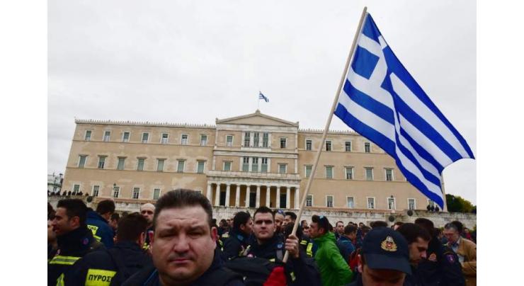 Greece economy shrinks by 0.4% in fourth quarter: data 