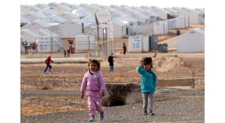Syria refugees shrug off peace talks but dream of home 