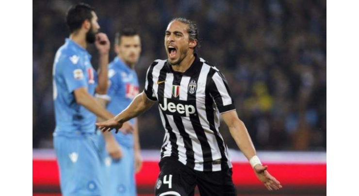 Football: Uruguayan defender Caceres signs for Southampton 