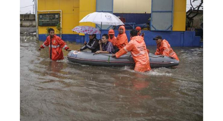 Flooding hits Indonesian capital, one dead 