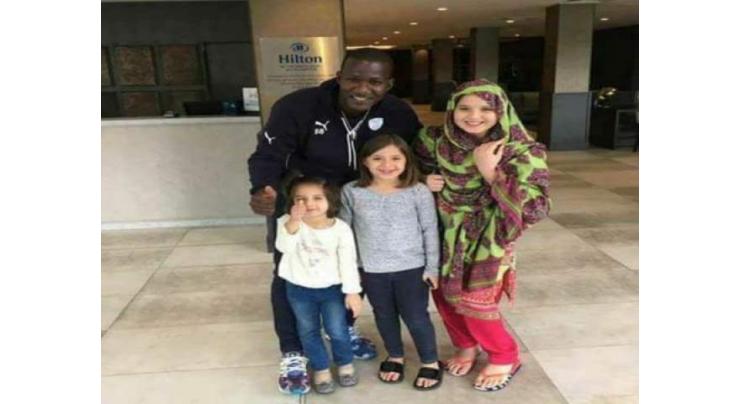 Darren Sammy with Shahid Afridi's Daughters