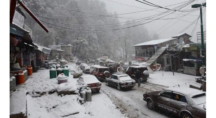 Despite heavy traffic jams, tourists enjoying snowfall in Murree 