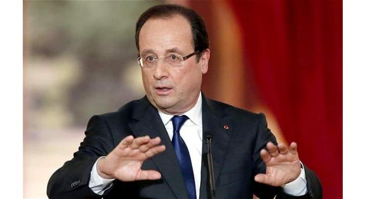 France's Hollande congratulates Macron on reaching presidential runoff 