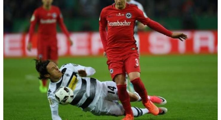 Football: Man Utd's Varela gets tattoo -- and German career over 
