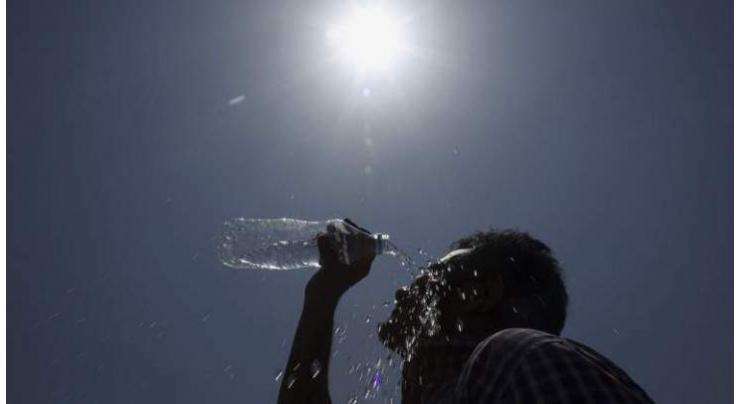 Heat waves continuous in Larkana district 