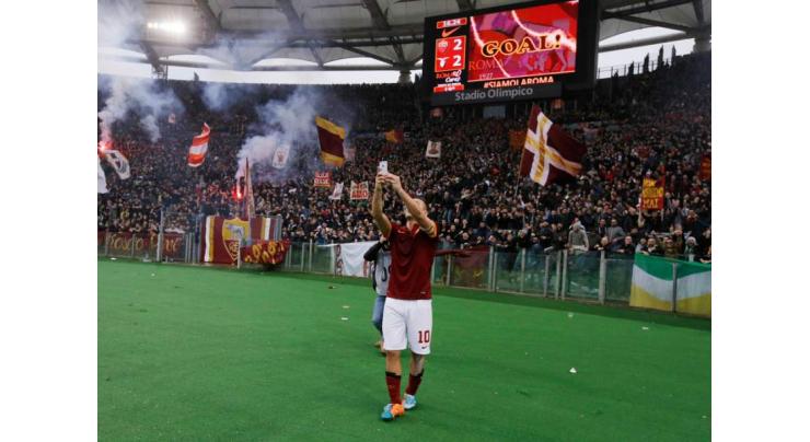 Football: Cryptic Totti message leaves fans guessing 