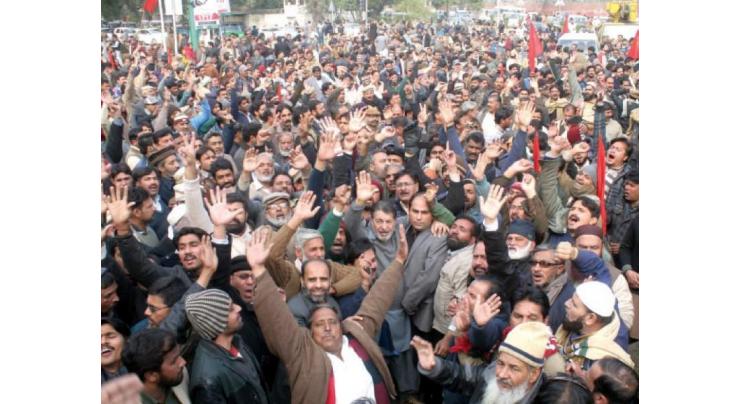 Traders stage protest against police aggression 