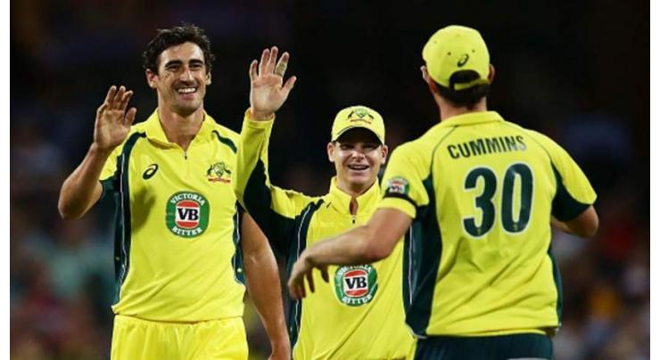 Cricket: Australia resist lure of 'fearsome foursome' 