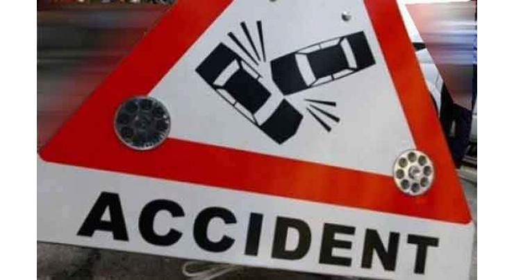 Man killed, wife injured in road accident 