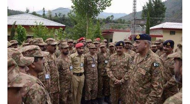 COAS visits troops along LoC in Muzaffarabad Sector 