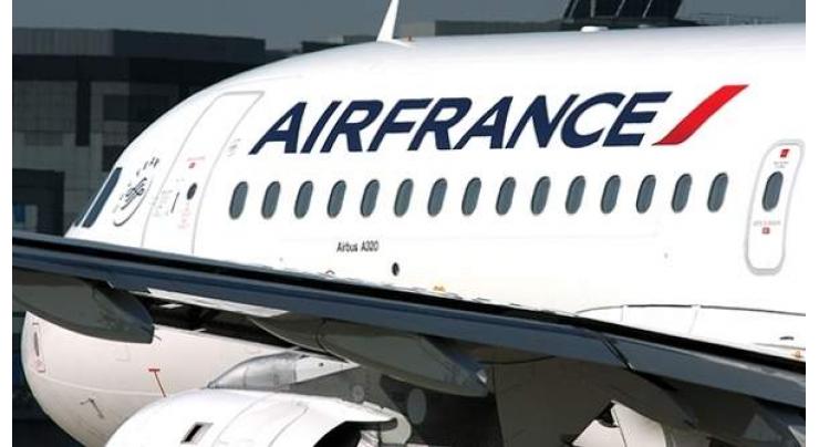 Air France wins pilots' approval for lower-cost airline 
