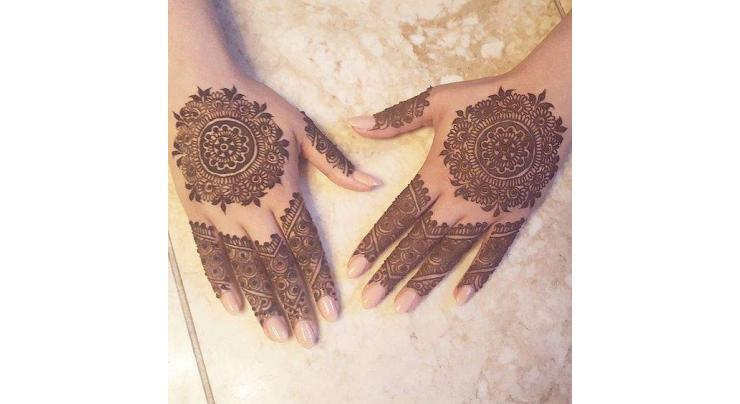 Sale and demand of bangles,henna at its peak 