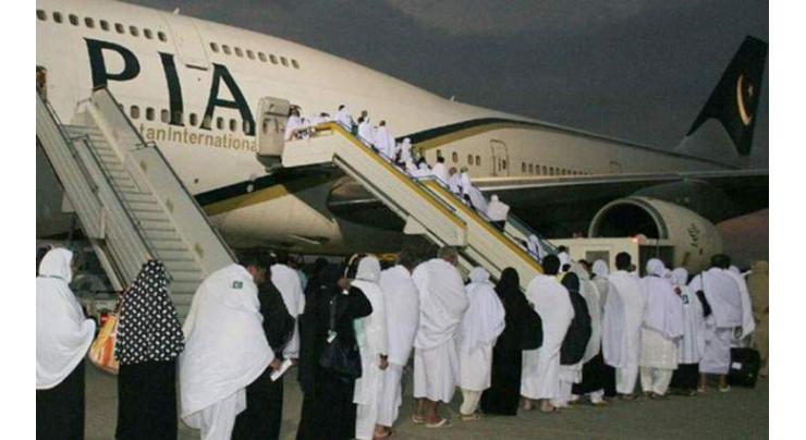 First post-Haj flight lands at Benazir Bhutto Intl Airport; Tariq Fazal Ch. received Hujjaj 