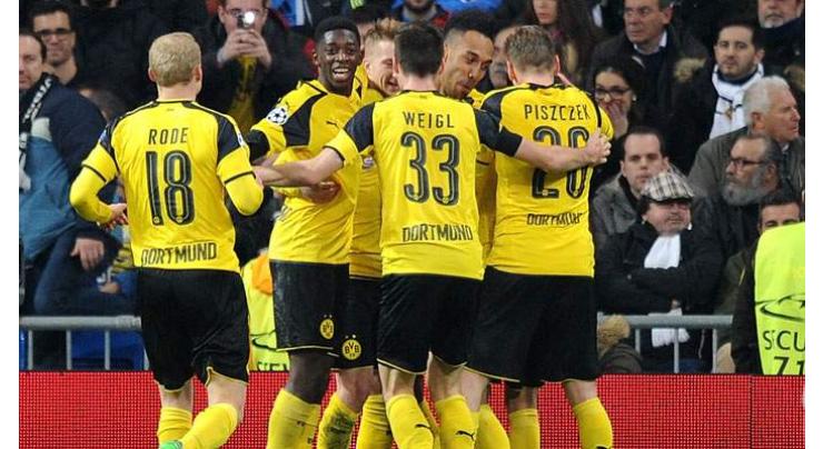 Football: Dortmund held by 10-man Freiburg as Spurs loom 