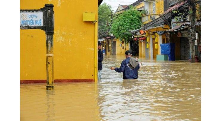 Vietnam flood toll hits 49 ahead of APEC summit 