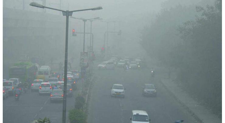 Schools shut as toxic smog hits Delhi 