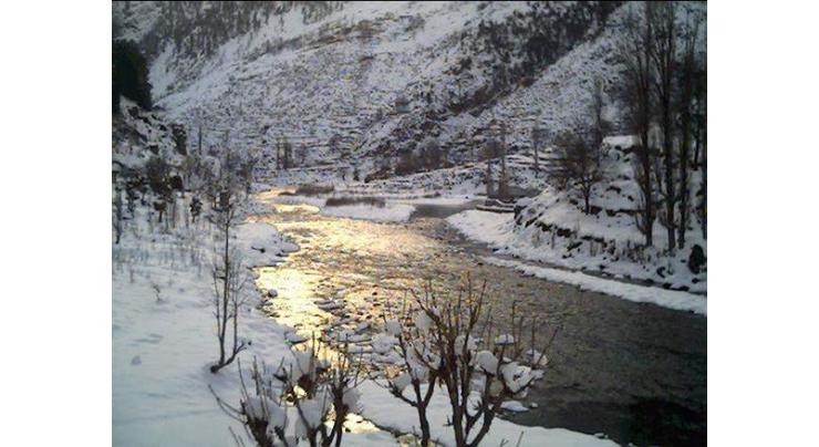 Kaghan, Naran receive snowfall 