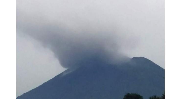 Bali volcano spews smoke and ash, raising eruption fears 