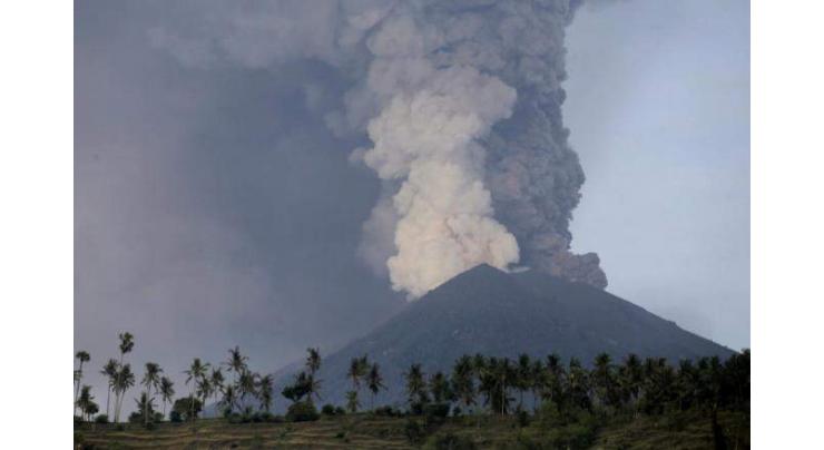 Thousands flee as Bali raises volcano alert to highest level 