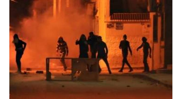 Third night of unrest in Tunisia as hundreds arrested 
