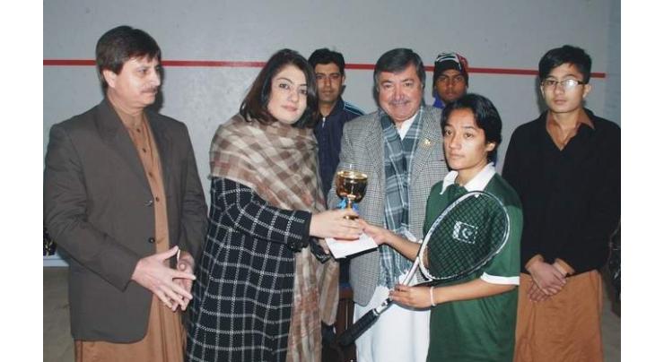 Komal Khan beat Laiba Ijaz to win KP Women Squash League title 