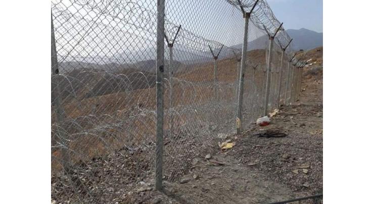 Pakistan starts building fences at Pak-Afghan border in Chaman 