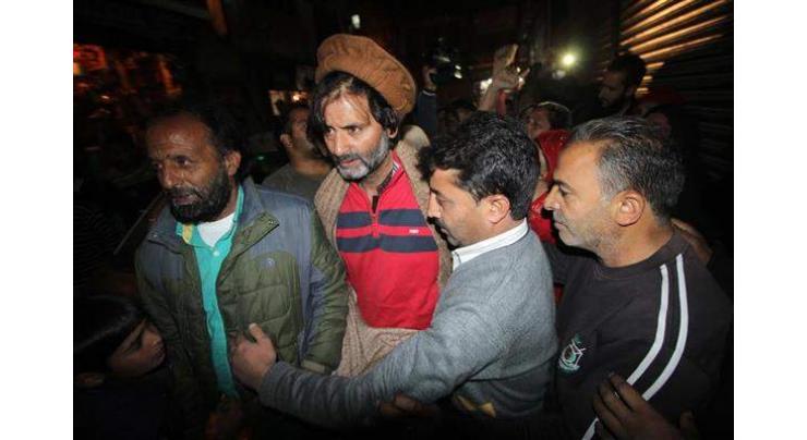 Hilal War visits Yasin Malik in Srinagar's Soura hospital 