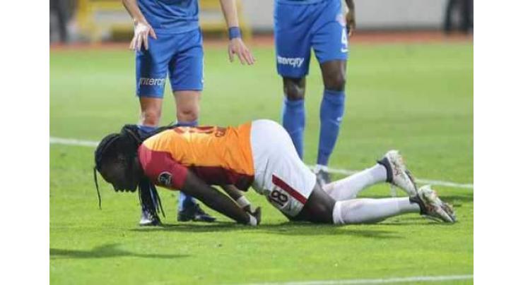 Galatasaray's Gomis collapses during match 