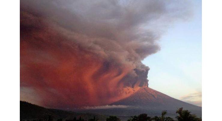 Indonesia issues flight warning, closes airport after volcano eruption 