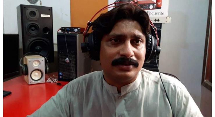 Artist from popular singers' family voice artists grievances in Karachi
